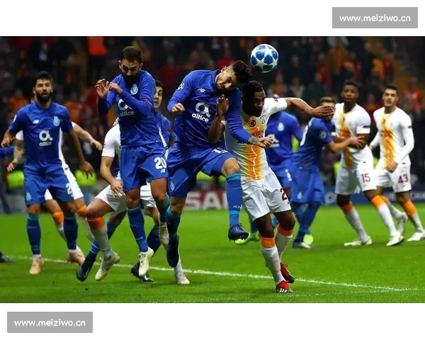 今日足球赛场聚焦：豪门对决引爆激情，进攻与防守的完美博弈